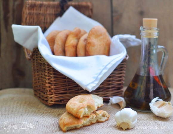 Фокаччини с печеным чесноком Фокаччини с печеным чесноком