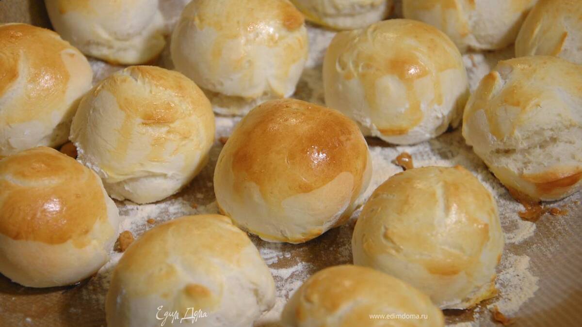 Сдобные булочки с сахаром — простой рецепт пышных булочек в духовке