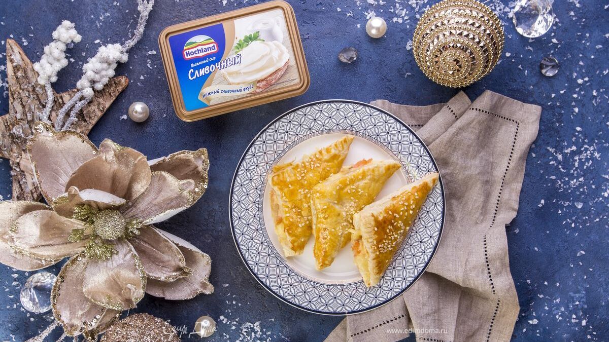 Мини-слойки с красной рыбой