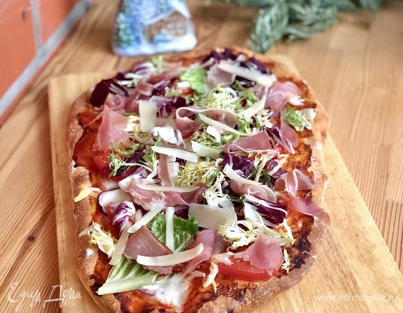 Пицца на римском тесте с сыром буратта и прошутто Пицца на римском тесте с сыром буратта и прошутто