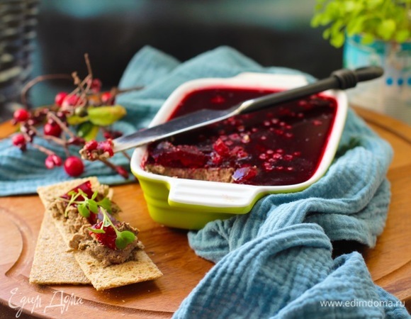 Крем из печени под клюквенным желе