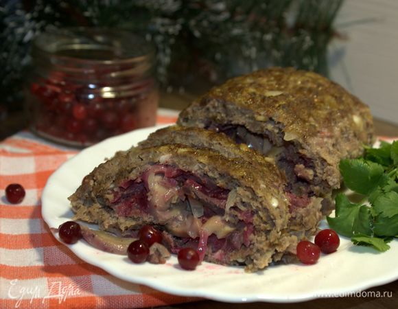 Мясной рулет с грибами и клюквой Мясной рулет с грибами и клюквой
