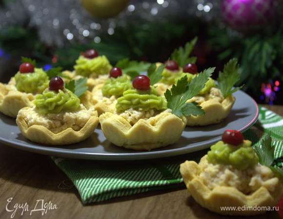 Тарталетки с начинкой из печени минтая и кремом из авокадо Тарталетки с начинкой из печени минтая и кремом из авокадо