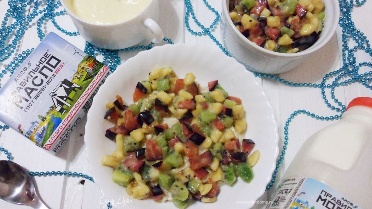 Овсяная каша с фруктовым салатом