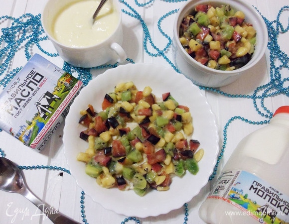 Овсяная каша с фруктовым салатом Овсяная каша с фруктовым салатом