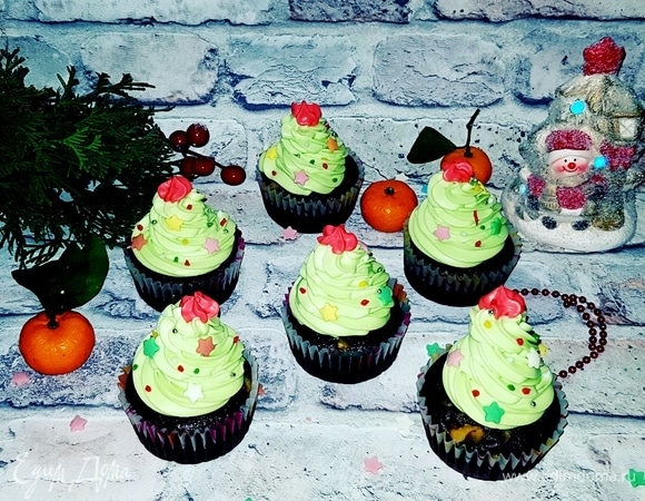 Шоколадные капкейки с вишней, орехами и крем-чизом