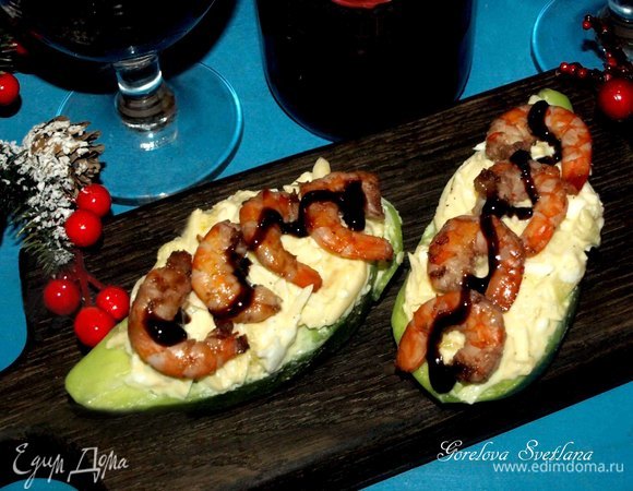 Закуска с креветками в лодочках из авокадо