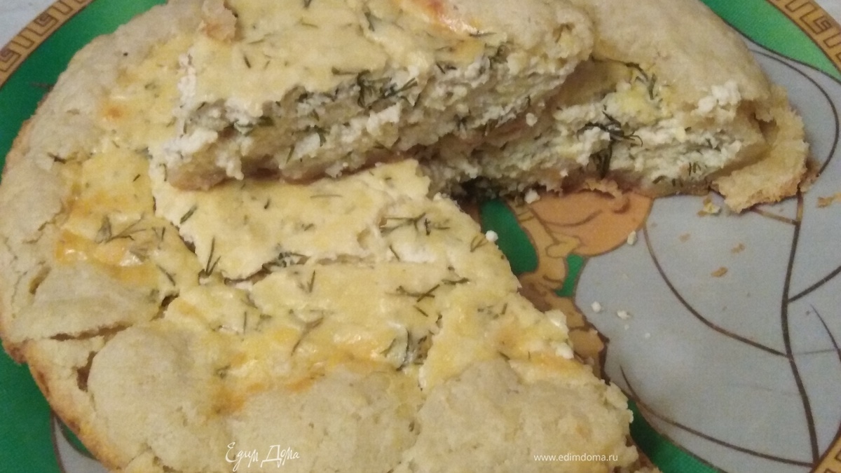 Открытый пирог с творогом и сыром
