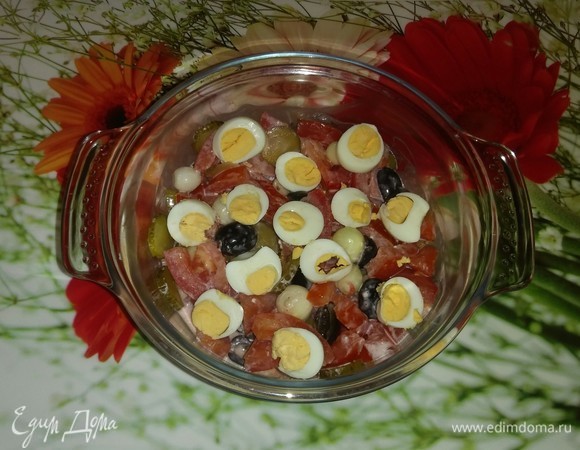 Овощной салат с перепелиными яйцами