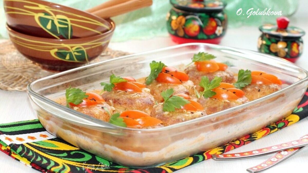 Рыбные котлеты, запеченные в молочном соусе