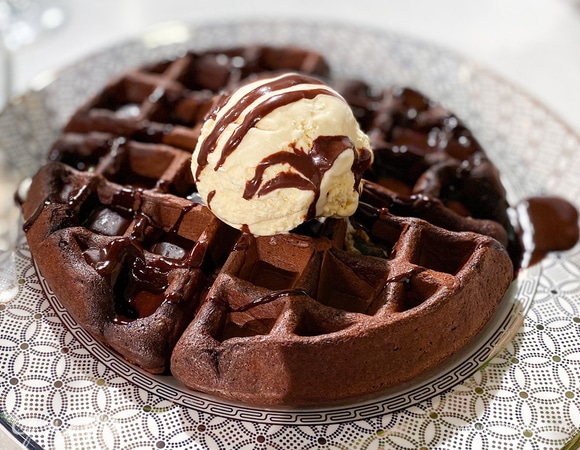 Шоколадные вафли с ганашем и мороженым