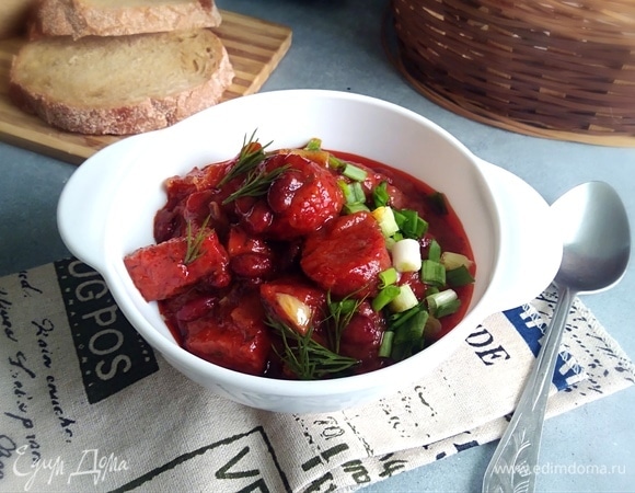 Фасоль с колбасками по-польски