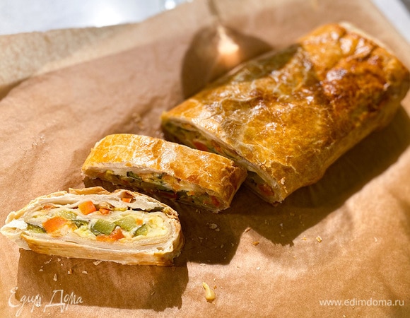 Штрудель с цукини, морковью и сыром