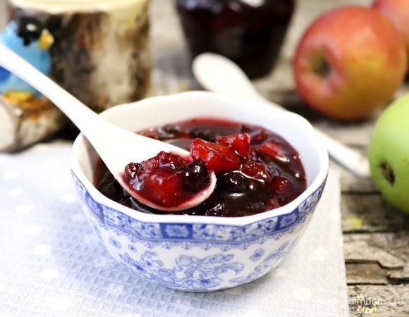 Клюквенное варенье с айвой и имбирем