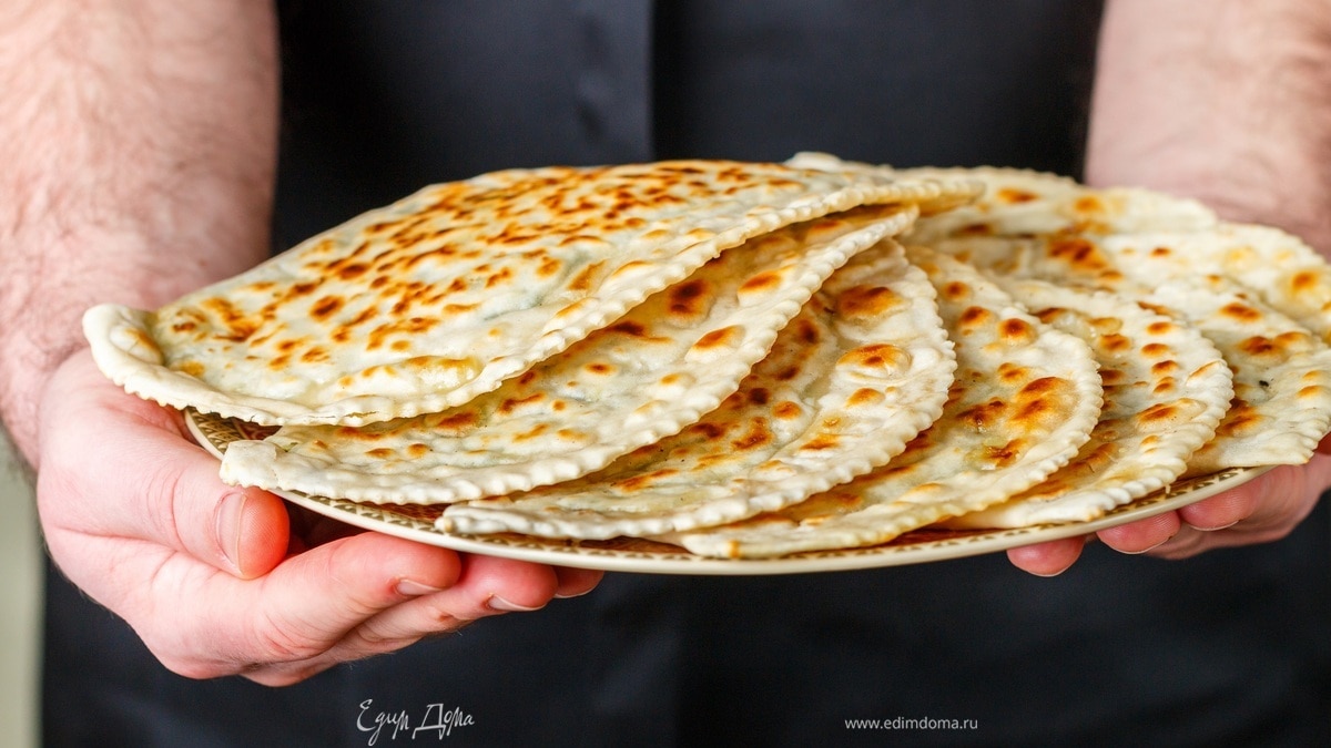 Лепешки с зеленью и сыром (кутабы)