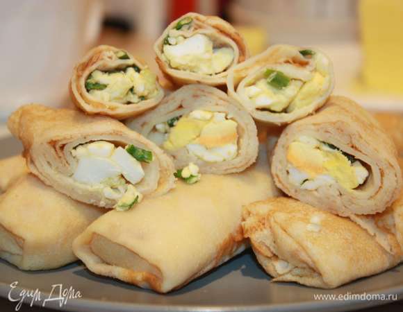Блинчики, фаршированные луком и яйцом