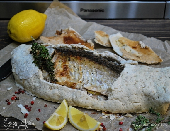 Рыба в соляной корке с зеленью Рыба в соляной корке с зеленью