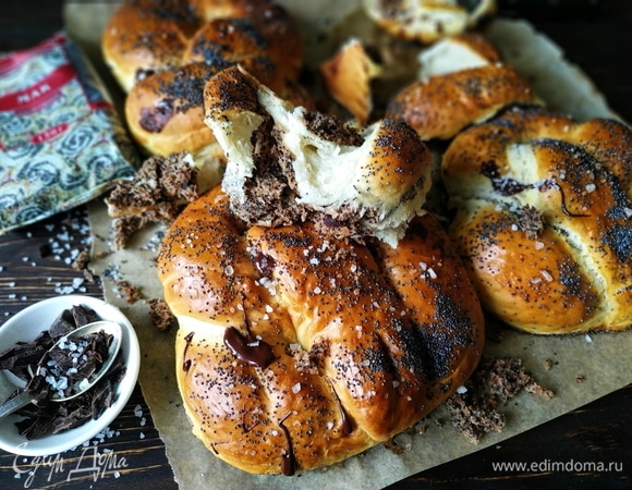 Мягкие брецели, фаршированные шоколадно-маковым тестом Мягкие брецели, фаршированные шоколадно-маковым тестом