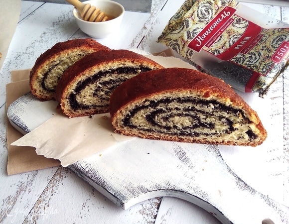 Сдобный рулет «Маковец»