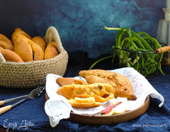 Мини-батоны с вялеными помидорами