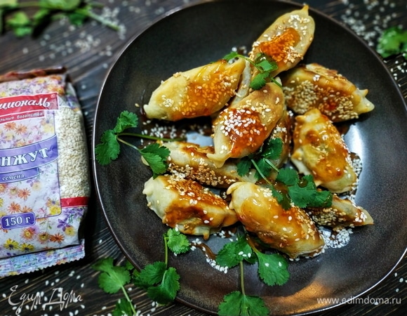 Хрустящие пирожки в кунжутном соусе