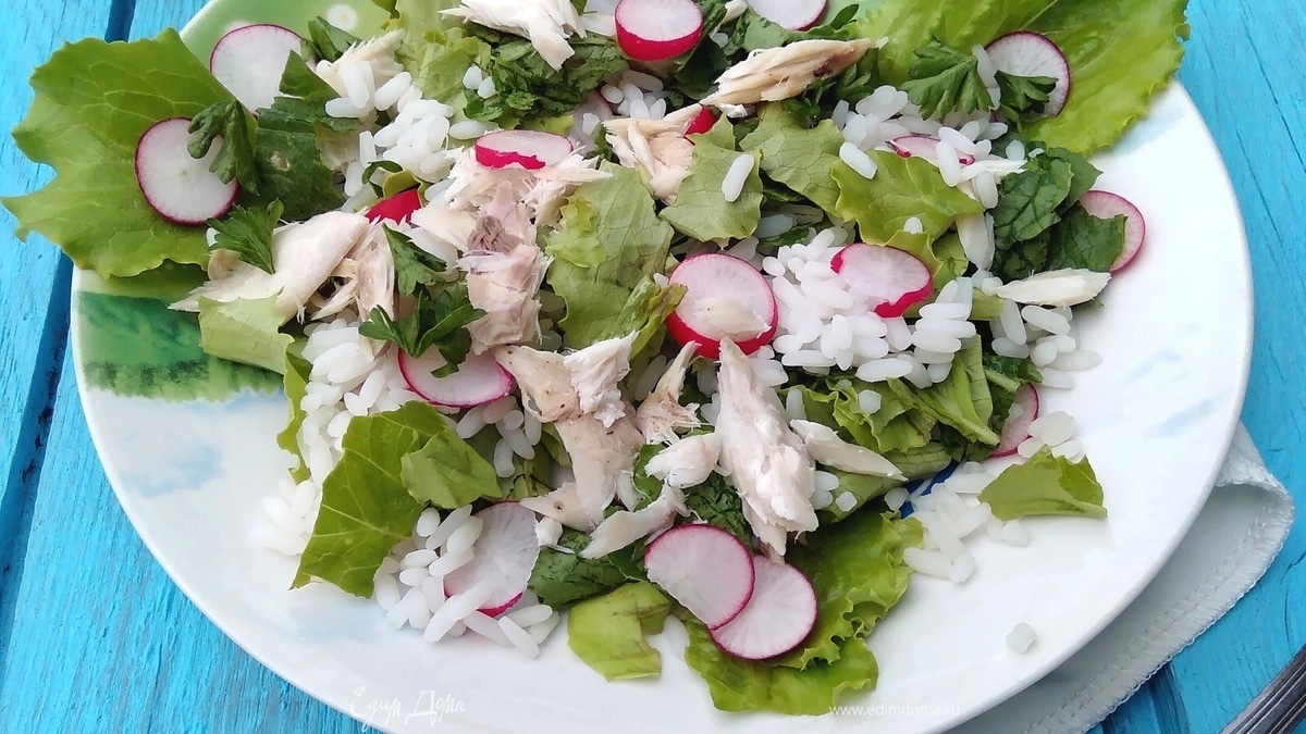 Рисовый салат с рыбой