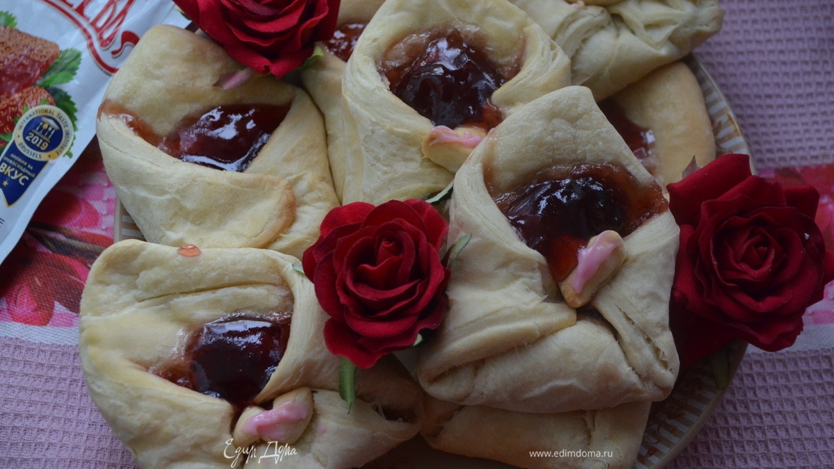 Слоеные конвертики с джемом