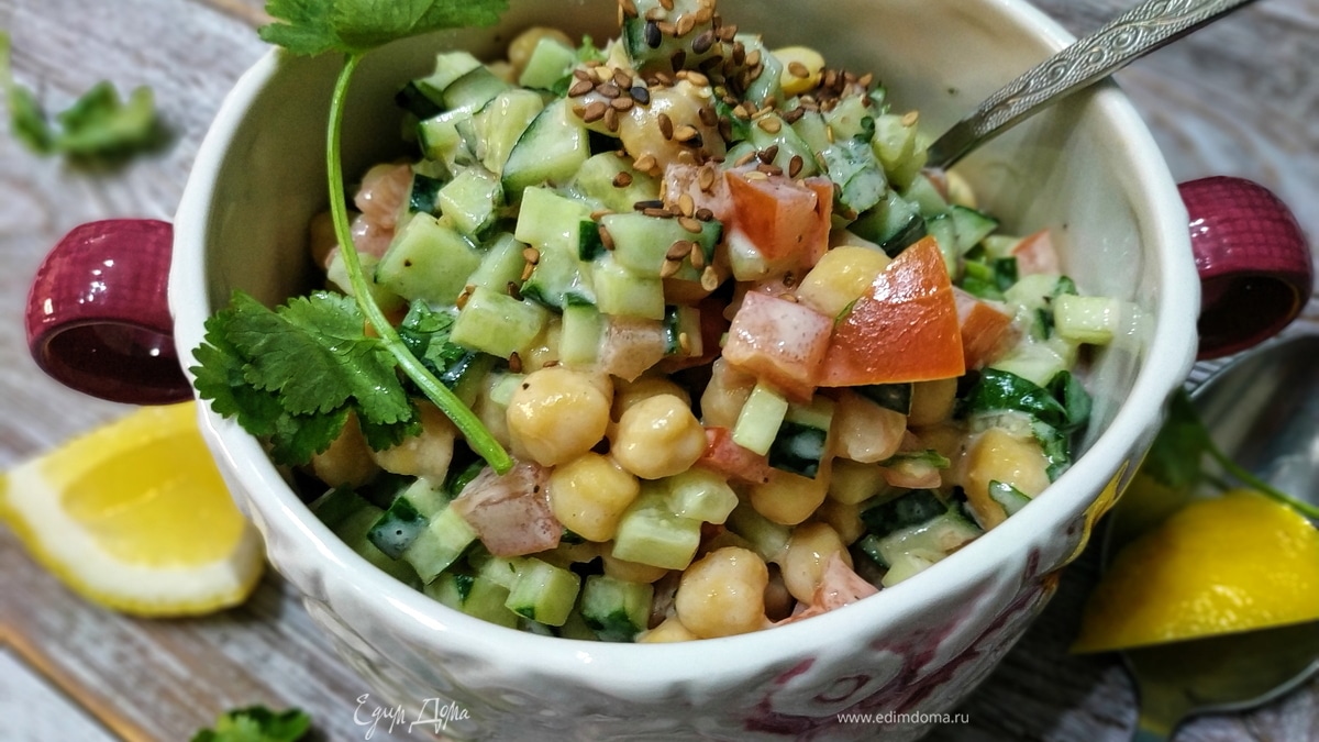 Салат из нута с овощами
