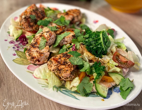 Куриное филе на пите с бабаганушем и салатом