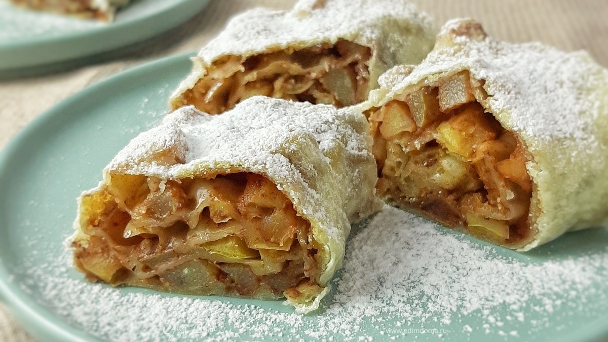 Штрудель с яблоком, грушей и корицей