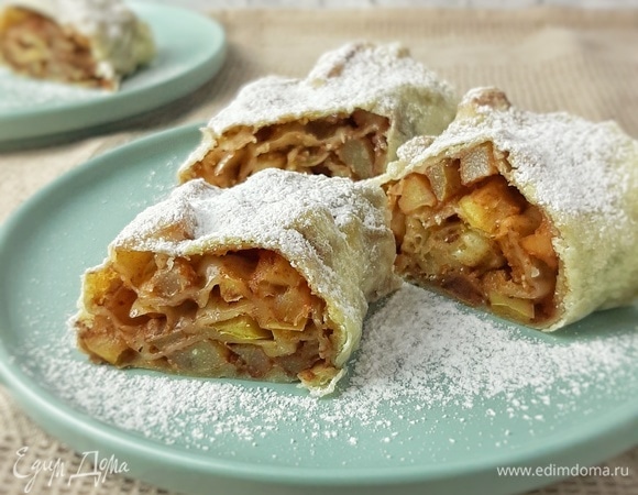 Штрудель с яблоком, грушей и корицей