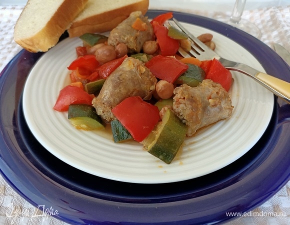 Овощное рагу с домашними колбасками Овощное рагу с домашними колбасками