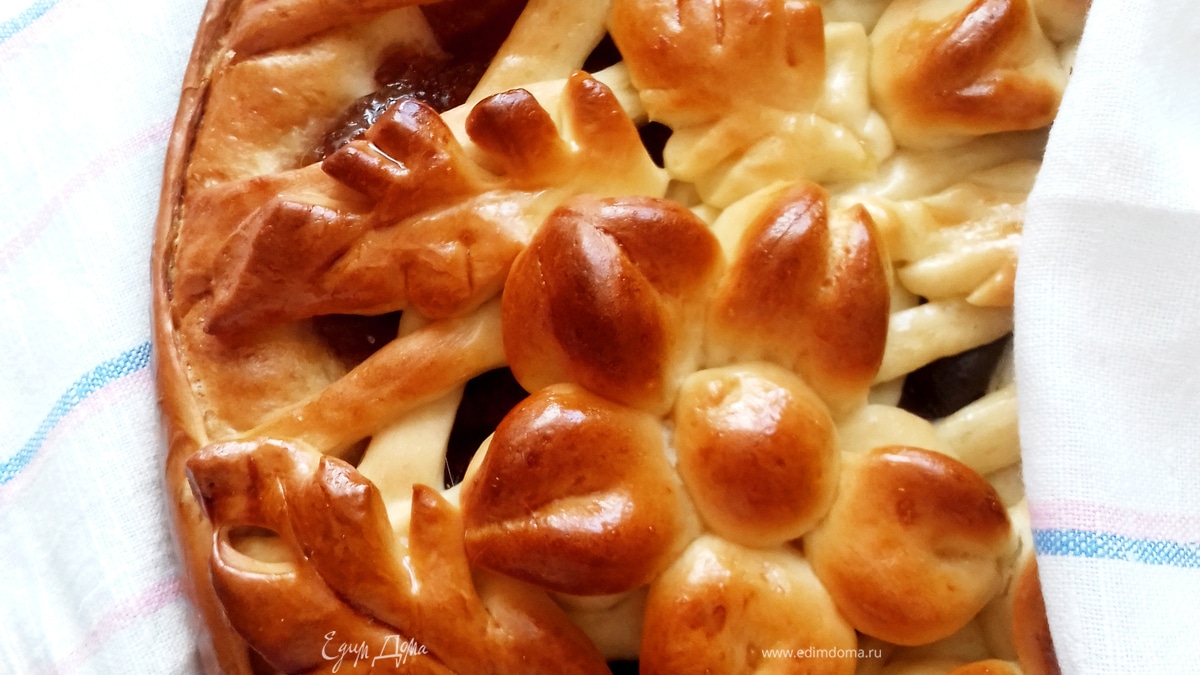 Открытый пирог с яблочным повидлом