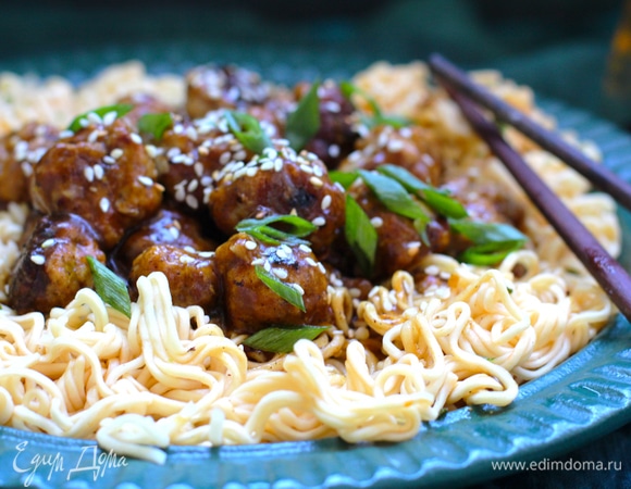 Азиатские фрикадельки в соусе с лапшой Азиатские фрикадельки в соусе с лапшой