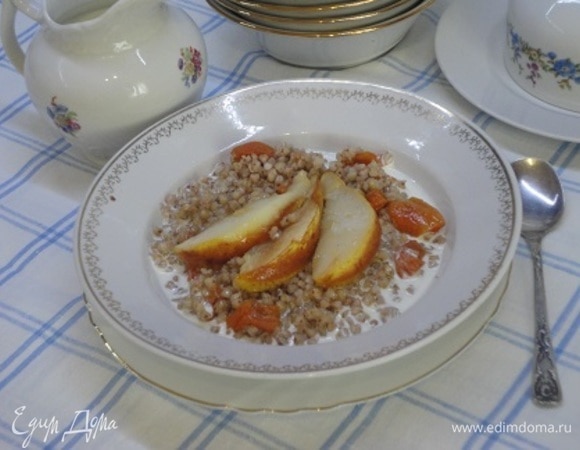 Гречневая каша с курагой и грушей Гречневая каша с курагой и грушей
