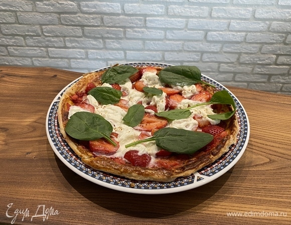 Пицца с клубникой и страчателлой