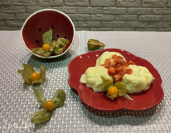 Творожные кнели с клубникой Творожные кнели с клубникой