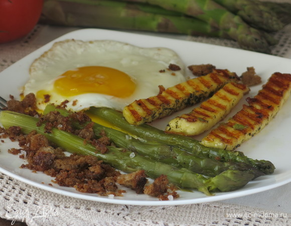 Спаржа с халуми Спаржа с халуми