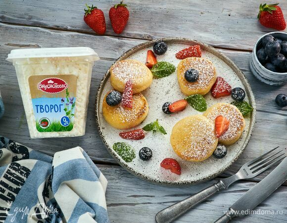 Сырники со свежими ягодами Сырники со свежими ягодами