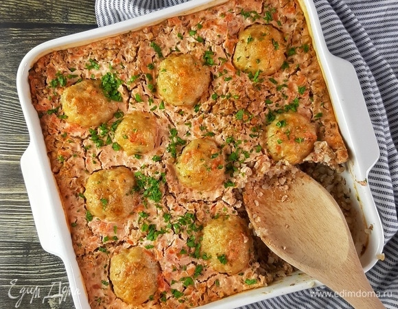 Тефтели, запеченные с гречкой Тефтели, запеченные с гречкой