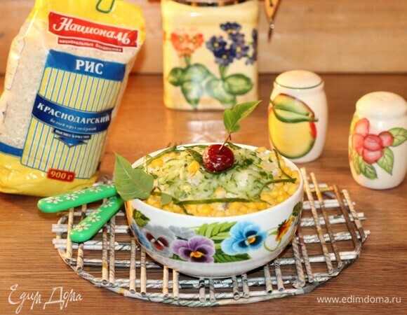 Салат с шампиньонами, рисом и кукурузой Салат с шампиньонами, рисом и кукурузой