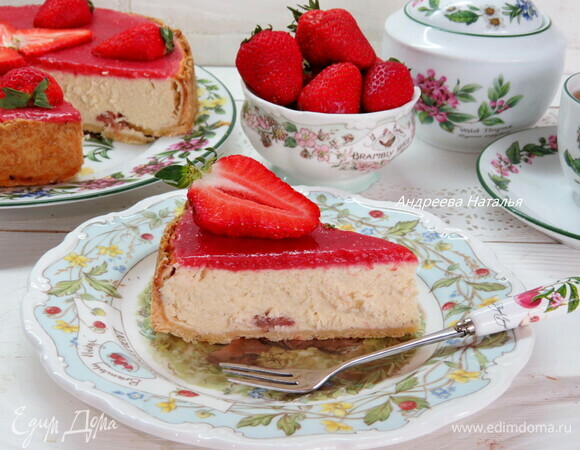 Творожный пирог с клубникой