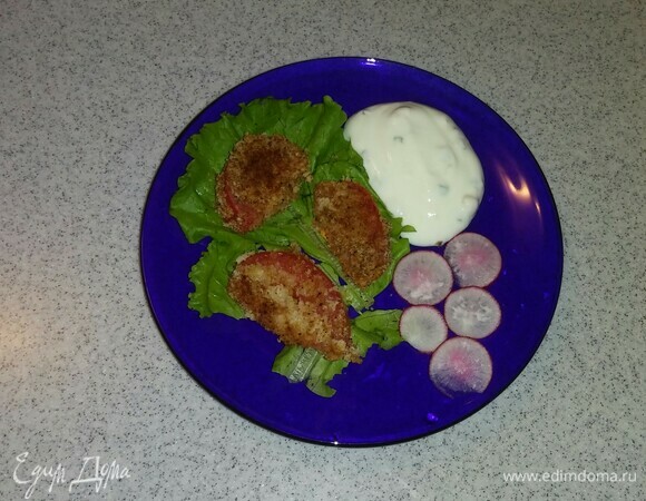 Помидоры, обжаренные в сухарях, с соусом