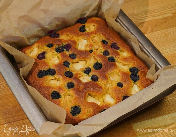 Пирог на овсяном молоке с голубикой и тофу