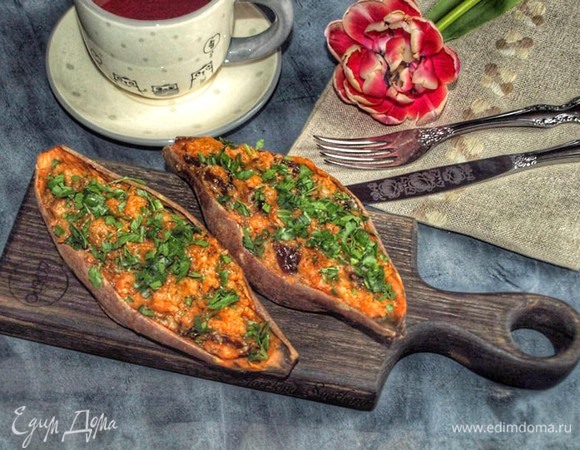 Батат, запеченный с сыром и вялеными томатами