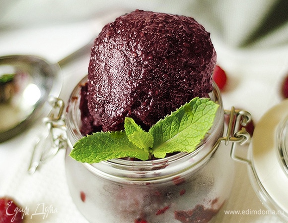 Мороженое «Ягоды-базилик» Мороженое «Ягоды-базилик»