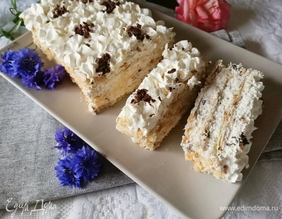Слоеный торт с творожно-сливочным кремом Слоеный торт с творожно-сливочным кремом