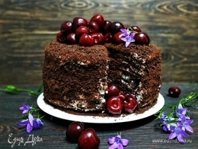 Шоколадный торт с пряной вишней
