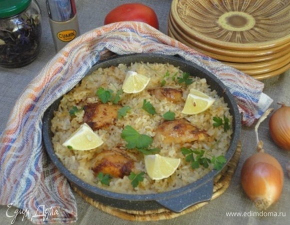 Пряные куриные голени с рисом