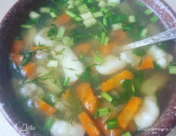 Летний суп с клецками из манки Летний суп с клецками из манки